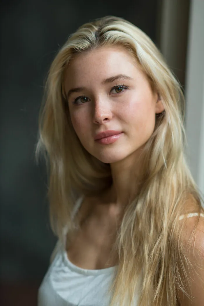 Actress Isabel May, 25