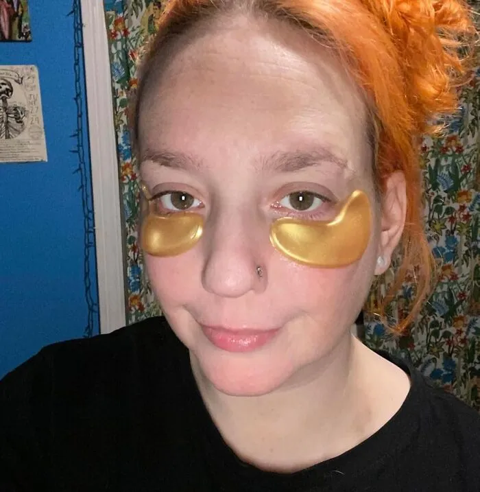 Those Designer Under-Eye Bags They've Been Sporting Can Finally Take A Much-Needed Vacation Thanks To These <a Style="Display:inline;" Href="Https://Www.amazon.com/Under-Eye-Patches-Gold-24-Pairs/Dp/B014e2d6by?ie=utf8&th=1&linkcode=ll1&tag=bpdodo-20&linkid=3bde0cdeccc894ec450c9eb945288599&language=en_us&ref_=as_li_ss_tl" Target="_blank">   <span Style="Font: Inherit; Color: #d74b1f;"> Golden Grace & Stella Under Eye Masks </Span>