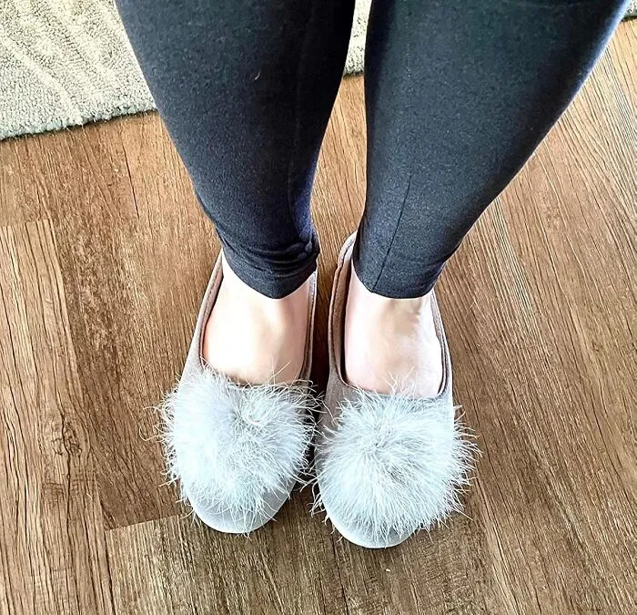  Treat Their Feet To The First-Class Upgrade They Deserve With Some Ridiculously Plush <a Style="Display:inline;" Href="Https://Www.amazon.com/Bctex-Coll-Womens-Slippers-Feather/Dp/B07kspjr6t?ie=utf8&th=1&psc=1&linkcode=ll1&tag=bpdodo-20&linkid=acefda6e5e55c3df74ab5d6c05c1a4eb&language=en_us&ref_=as_li_ss_tl" Target="_blank">   <span Style="Font: Inherit; Color: #d74b1f;"> Bougie Memory Foam House Slippers </Span>