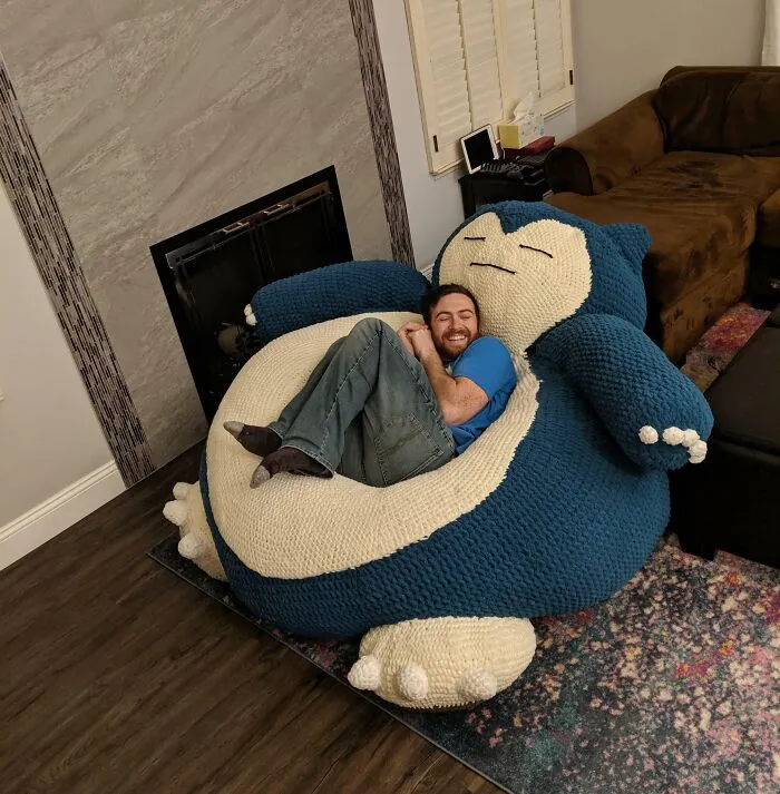 Mi amiga le hizo un Snorlax tamaño real a mi esposo