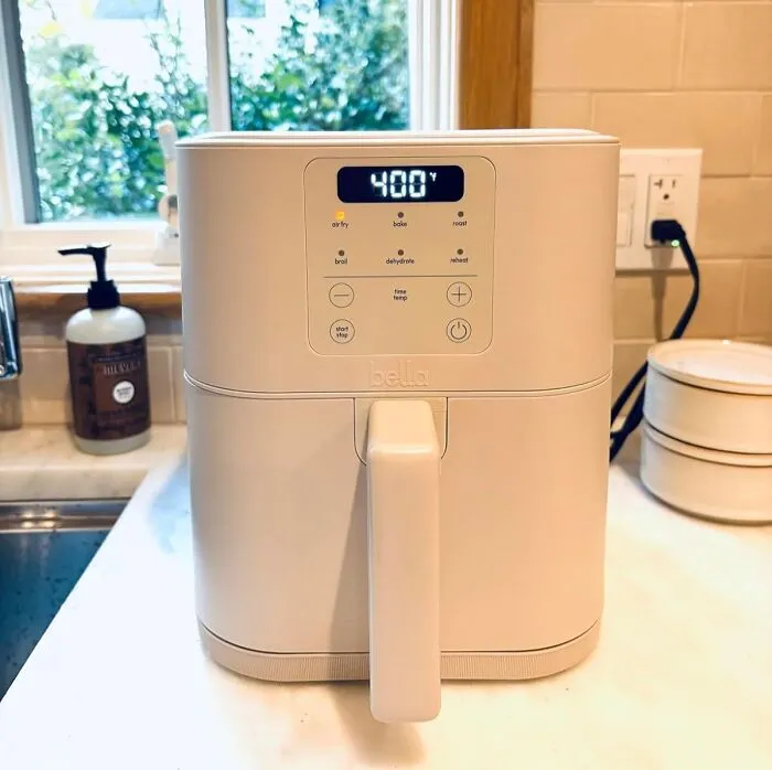 Your Oven Is About To Get A Serious Case Of Impostor Syndrome Thanks To The <a Style="Display:inline;" Href="Https://Www.amazon.com/Fits-Anywheretm-Kitchenware-Evergoodtm-Adjustable-Temperature/Dp/B0dpnjkmpx?ie=utf8&th=1&linkcode=ll1&tag=bpscorpion-20&linkid=1e8e8b9c7f3aadcbf252b4fe98d21abd&language=en_us&ref_=as_li_ss_tl" Target="_blank">   <span Style="Font: Inherit; Color: #d74b1f;"> Bella Airfryer </Span>