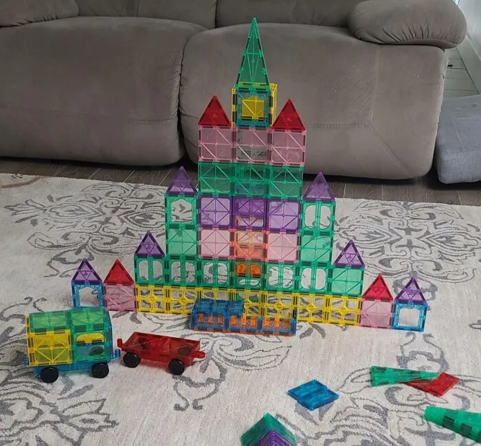 With A Set Of <a Style="Display:inline;" Href="Https://Www.amazon.com/Anbalulu-Magnetic-Building-Stacking-Magnets/Dp/B0brchphxj?ie=utf8&th=1&linkcode=ll1&tag=bpscorpion-20&linkid=58b66508e2362454f274851da2f31675&language=en_us&ref_=as_li_ss_tl" Target="_blank">   <span Style="Font: Inherit; Color: #d74b1f;"> Magnetic Building Tiles, </Span> Your Kid Can Become The Tiny, Tyrannical Architect They Were Always Destined To Be