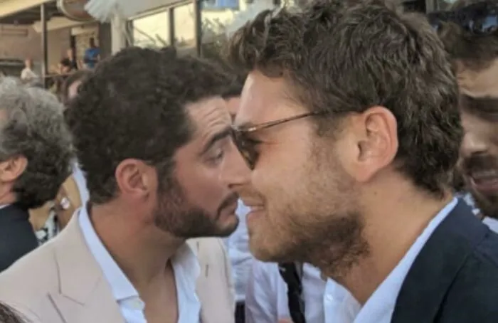 2 Guys, 1 Nose