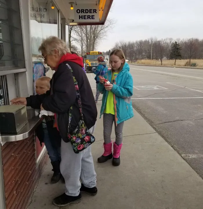 Bus Driver Takes Kids To Dairy Queen For Her Last Day Driving
