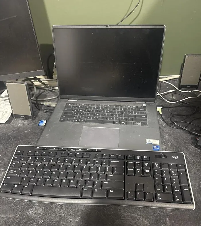 The Spaghetti Monster Of Cords Living Under Your Desk Is About To Lose A Family Member Thanks To The <a Style="Display:inline;" Href="Https://Www.amazon.com/Logitech-Wireless-Keyboard-K270-Long-Range/Dp/B004n627ks?ie=utf8&th=1&linkcode=ll1&tag=bpcorgi-20&linkid=532e6491860e2a51fe7ee1257941598d&language=en_us&ref_=as_li_ss_tl" Target="_blank">   <span Style="Font: Inherit; Color: #d74b1f;"> Logitech K270 Wireless Keyboard </Span>