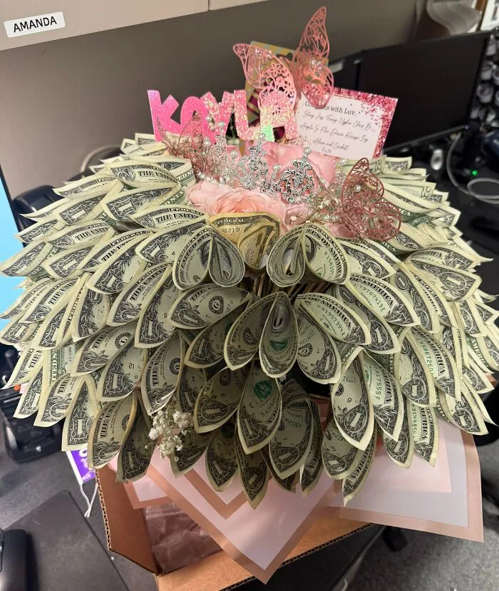 It’s My Last Day At Work And Look What My Coworker Made For Me