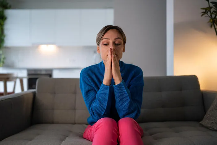 26 Traits That Resurface In Adulthood, Proving Someone Wasn't Loved As A Child