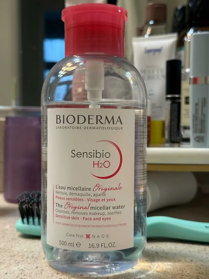  That Waterproof Mascara You Thought Was A Lifetime Commitment Can Now Be Gently Ghosted Thanks To <a Style="Display:inline;" Href="Https://Www.amazon.com/Bioderma-Fragrance-Free-Alcohol-Free-Technology-Sensitive/Dp/B00ave22xs?ie=utf8&th=1&linkcode=ll1&tag=bpworm-20&linkid=47df3ddb4928f137131d8999a5342c72&language=en_us&ref_=as_li_ss_tl" Target="_blank">   <span Style="Font: Inherit; Color: #d74b1f;"> Bioderma Micellar Water </Span>