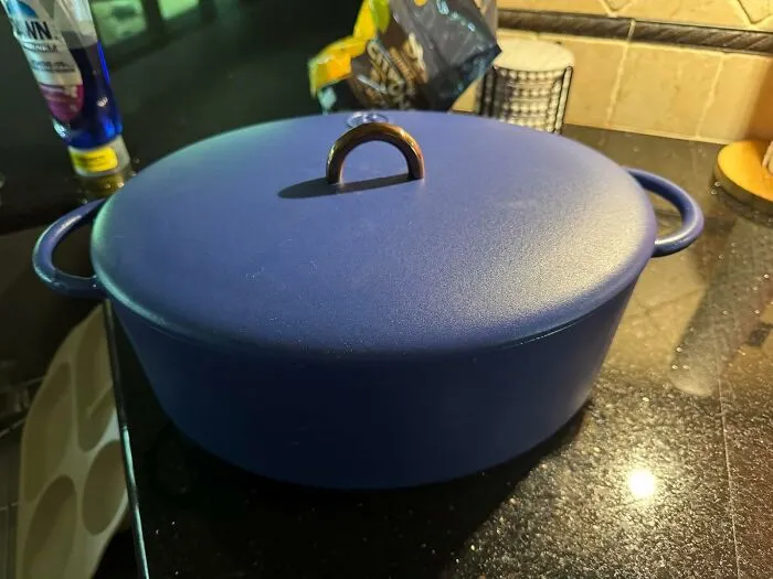  The Pride And Joy Of Your Cookware Collection Has Arrived, And It's A <a Style="Display:inline;" Href="Https://Www.amazon.com/Great-Jones-Dutchess-Dutch-Blueberry/Dp/B0f4d2wh8c?ie=utf8&th=1&linkcode=ll1&tag=bpmonkey-20&linkid=9202252061eba93c81246e4339c3c283&language=en_us&ref_=as_li_ss_tl" Target="_blank">  <span Style="Font: Inherit; Color: #d74b1f;"> Cast Iron Dutch Oven </Span>