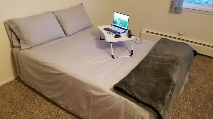  Your House Guests Will Finally Have A Sleeping Arrangement That Feels Less Like A Sad Slumber Party And More Like A Legit Bed With This<a Style="Display:inline;" Href="Https://Www.amazon.com/Soundasleep-Mattress-Comfortcoil-Technology-Internal/Dp/B00faw4o0a?ie=utf8&th=1&linkcode=ll1&tag=bpworm-20&linkid=bfae8ab1006ba8e48db55d6333d568aa&language=en_us&ref_=as_li_ss_tl" Target="_blank">    <span Style="Font: Inherit; Color: #d74b1f;"> Luxury Double Height Air Mattress </Span>