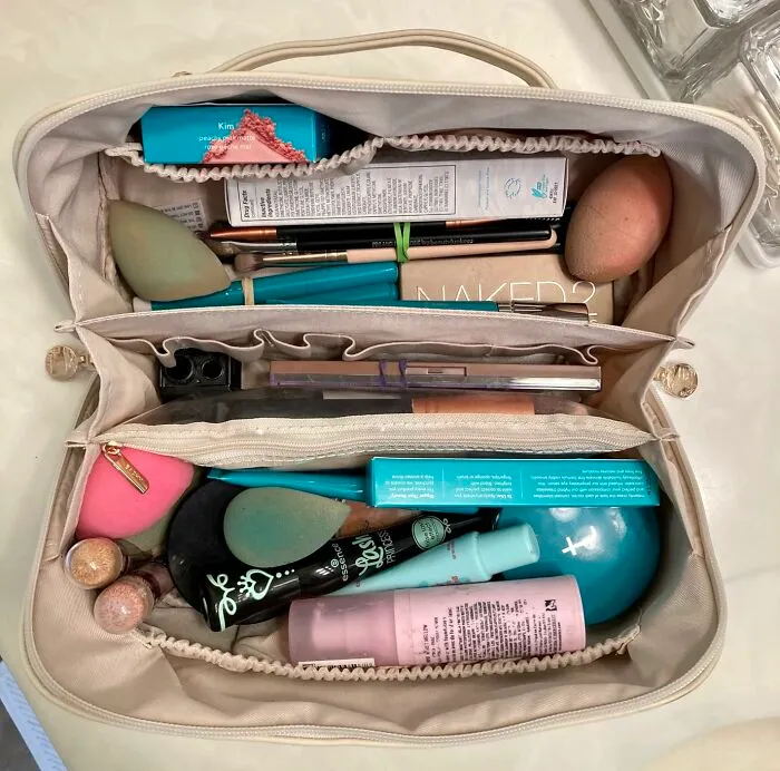  The Days Of Them Excavating Their Makeup Bag Like It's A Fresh Archaeological Site Are Over, All Thanks To This Brilliant <a Style="Display:inline;" Href="Https://Www.amazon.com/Eachy-Capacity-Waterproof-Organizer-Large-White/Dp/B0c6tllvbk?ie=utf8&th=1&psc=1&linkcode=ll1&tag=bpdodo-20&linkid=0faf200b4fde288771e2338fa2d39418&language=en_us&ref_=as_li_ss_tl" Target="_blank">   <span Style="Font: Inherit; Color: #d74b1f;"> Large Open Flat Cosmetics Bag </Span>