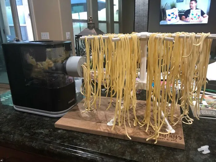 The Witness Protection Program For The Bags Of Flour And Semolina In Your Pantry Has Been Compromised By An <a Style="Display:inline;" Href="Https://Www.amazon.com/Philips-Hr2371-05-Compact-Collection/Dp/B01mcyjn9x?ie=utf8&th=1&linkcode=ll1&tag=bpferret-20&linkid=65cad122ab2a28ba52e30155ebd56bf3&language=en_us&ref_=as_li_ss_tl" Target="_blank">  <span Style="Font: Inherit; Color: #d74b1f;"> Electric Pasta Maker </Span>