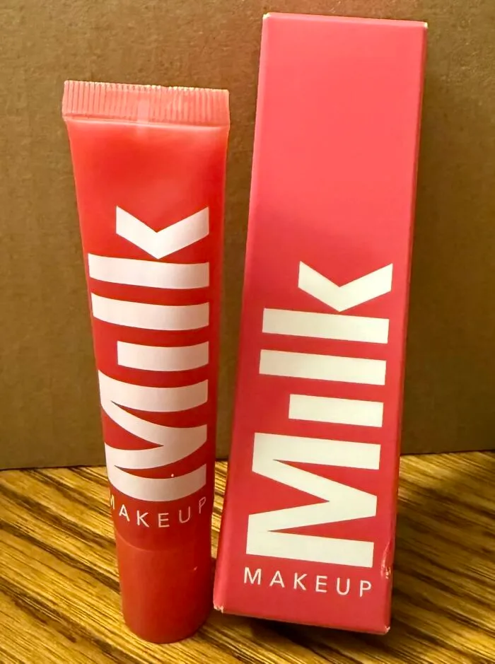 The <a Style="Display:inline;" Href="https://www.amazon.com/Milk-Makeup-Balmade-Electrolyte-Balm/dp/B0DX44QJ9X?crid=32H9IZNBQNS56&dib=eyJ2IjoiMSJ9.CfIXdeTLatcB7nf1CeJnmMOnoxXgCRDcVKhrsgE3H9fiPseeH-3hXr4QBteueKI5OHo6Tas_HpJY5OzqdbPcwsdWYAdaoXGvOy03XnlTylFfmv5eeJRb6x2Q0cWfR_EcCdycnpJlJPJoQ2VFgphLGvILUnjP8oxgH69ijxEJ7K_DBKjeJL1oy-TJSzwPPvTT6F1-_RHkI5Eu5AzxHnDKuXemWfk8q1gRWwlD9DEMlSZr3F7eU4g-Dtq_d8YOsBYYcwoT184_Lj72pCornL_nfKRru9QqCUK7gcwkAWxcBSo.UyUpe9XyYQC5OsjlattD4hBwWVnKrFtf6b5tF0tCzQ4&dib_tag=se&keywords=Milk+Makeup+Balmade+Electrolyte+Lip+Balm+%E2%80%93+Hydrating%2C+Sheer+Gloss+Nourishes+%2B+Replenishes+Moisture+%E2%80%93+Clean%2C+Vegan+Formula+with+High-Shine+Finish&nsdOptOutParam=true&qid=1763732016&s=beauty&sprefix=milk+makeup+balmade+electrolyte+lip+balm+hydrating%2C+sheer+gloss+nourishes+%2B+replenishes+moisture+clean%2C+vegan+formula+with+high-shine+finish%2Cbeauty%2C230&sr=1-2&linkCode=ll1&tag=bpsalmon-20&linkId=8ca86e90eb490e06a894ced9f9c70178&language=en_US&ref_=as_li_ss_tl" Target="_blank"> <span Style="Font: Inherit; Color: #d74b1f;"> Milk Makeup Balmade Electrolyte Lip Balm </Span> Is The One Thing That Will Finally Convince You That Lip Balm Can Be Both Hydrating And Incredibly Chic