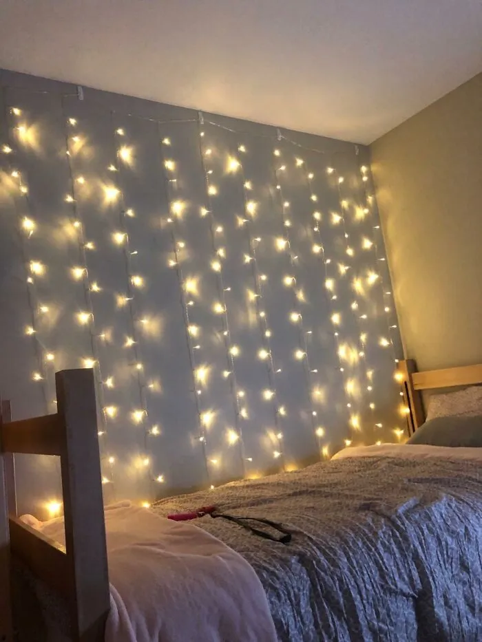 Your Bedroom Is About To Get So Magical You'll Start Expecting A Talking Squirrel To Offer You Life Advice With These <a Style="Display:inline;" Href="Https://Www.amazon.com/Twinkle-Window-Curtain-String-Light/Dp/B01llsng1e?ie=utf8&th=1&linkcode=ll1&tag=bphorse-20&linkid=15f2480154cd9f90ee50db07dc9436c9&language=en_us&ref_=as_li_ss_tl" Target="_blank">  <span Style="Font: Inherit; Color: #d74b1f;"> Curtain String Lights </Span>