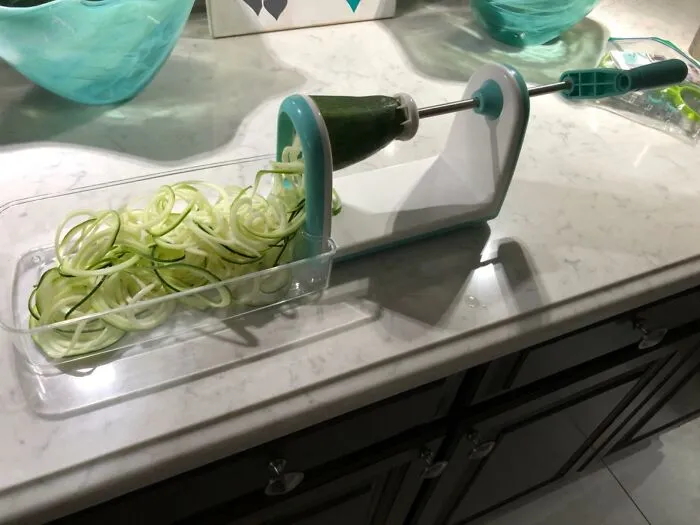  That Lonely Zucchini In Your Fridge Is About To Become The Best Impasta You've Ever Eaten With This <a Style="Display:inline;" Href="Https://Www.amazon.com/Ourokhome-Zucchini-Noodle-Spaghetti-Spiralizer/Dp/B07c1j4bwd?ie=utf8&th=1&linkcode=ll1&tag=bphamster-20&linkid=b8e16b385f2f6af4b5758dd84971b82a&language=en_us&ref_=as_li_ss_tl" Target="_blank">  <span Style="Font: Inherit; Color: #d74b1f;"> Zucchini Noodle Maker </Span>