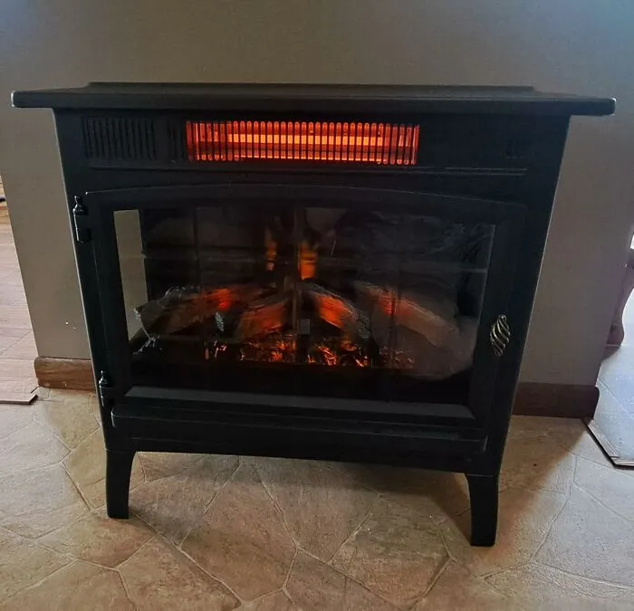 Reach Peak Cozy Winter Vibes By Installing An <a Style="Display:inline;" Href="Https://Www.amazon.com/Duraflame-Electric-Infrared-Quartz-Fireplace/Dp/B01m0agjiq?ie=utf8&th=1&linkcode=ll1&tag=bplion-20&linkid=bc1a05fb83cf8489779360b6facda820&language=en_us&ref_=as_li_ss_tl" Target="_blank">  <span Style="Font: Inherit; Color: #d74b1f;"> Electric Fireplace Stove </Span>