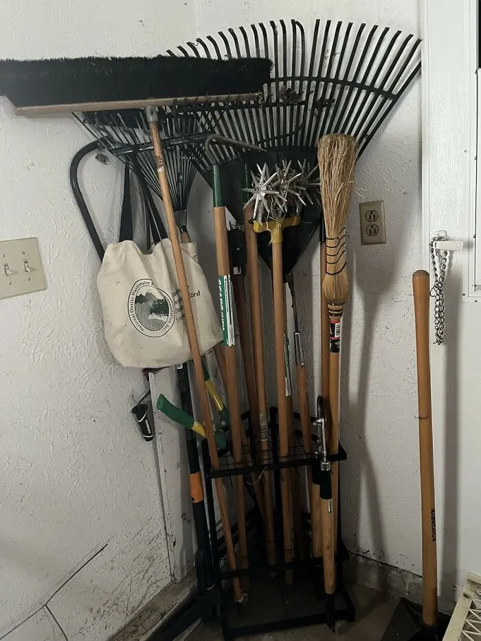 Stop The Annual Spring Scavenger Hunt For That One Trowel You Actually Like By Finally Gathering All Your Equipment Into A Proper <a Style="Display:inline;" Href="Https://Www.amazon.com/Lovind-Organizer-Long-Handled-Storage-Outdoor/Dp/B0dqy8xtq7?ie=utf8&th=1&linkcode=ll1&tag=bpboar-20&linkid=57b4683036725eb8c596dc020d5141f1&language=en_us&ref_=as_li_ss_tl" Target="_blank">  <span Style="Font: Inherit; Color: #d74b1f;"> Garden Tool Organiser </Span>
