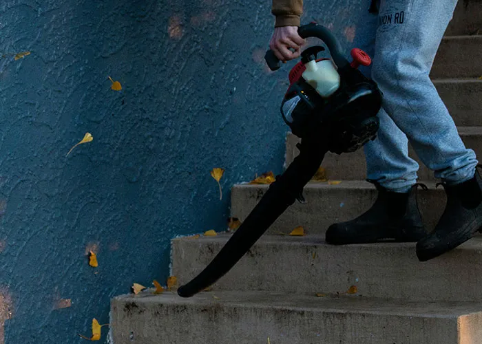 “I Just Use My Leaf Blower”: 50 Easy Cleaning Hacks That Might Save You Loads Of Time