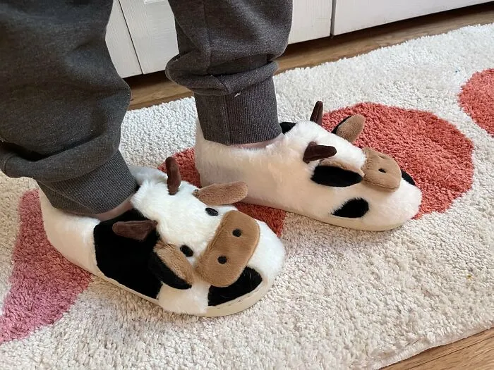 The Official Uniform For Canceling All Your Plans To Stay Home And Watch TV Now Includes These <a Style="Display:inline;" Href="Https://Www.amazon.com/Lionpark-Women-Cute-Animal-Slippers/Dp/B0cn98r4sd?ie=utf8&linkcode=ll1&tag=bpstarfish-20&linkid=4a7974a0e22522780e0cb5a8677281f8&language=en_us&ref_=as_li_ss_tl" Target="_blank">  <span Style="Font: Inherit; Color: #d74b1f;"> Fluffy Cow Slippers </Span>