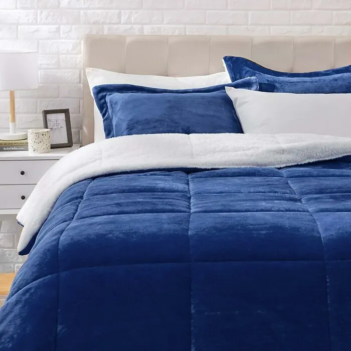 Getting Out Of Bed On A Cold Morning Is About To Go From 'Hard' To 'Medically Impossible' With A <a Style="Display:inline;" Href="Https://Www.amazon.com/Amazon-Basics-Ultra-Soft-Micromink-Comfortable/Dp/B07d2t4kvt?pd_rd_w=ykkpy&content-ID=amzn1.sym.f6843034-217f-4164-91d8-F0fb64fdad60&pf_rd_p=f6843034-217f-4164-91d8-F0fb64fdad60&pf_rd_r=ptvnf5tnmyyvz7t7htxg&pd_rd_wg=lmrxp&pd_rd_r=472ee859-4811-4f44-Bffc-C40b87532222&pd_rd_i=b07d2t4kvt&th=1&linkcode=ll1&tag=bpferret-20&linkid=a441909475551cc599acb5b923109297&language=en_us&ref_=as_li_ss_tl" Target="_blank">  <span Style="Font: Inherit; Color: #d74b1f;"> Sherpa Fleece Bedspread And Pillowcases </Span>