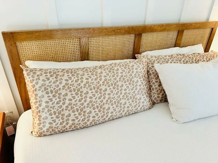Give Their Hair The Gift Of Waking Up Significantly Less Chaotic And A Lot More Fabulous With A <a Style="Display:inline;" Href="Https://Www.amazon.com/Kitsch-Satin-Pillowcase-Hair-Skin/Dp/B0bqv5yhtq?ie=utf8&th=1&linkcode=ll1&tag=bpcobra-20&linkid=2aa697782d8b155037a93930c6fd03b5&language=en_us&ref_=as_li_ss_tl" Target="_blank">  <span Style="Font: Inherit; Color: #d74b1f;"> Kitsch Satin Pillowcase </Span>