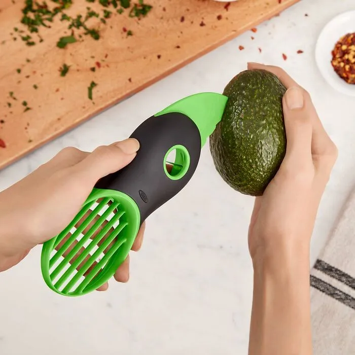  Stop Turning Your Avocados Into A Sad, Guacamole-Like Mess Before You Even Start With This Brilliant <a Style="Display:inline;" Href="Https://Www.amazon.com/Dp/B0088lr592?ascsubtag=7965515%2c6%2c62%2cd%2c0%2c0%2c0%2c1396%3a1%3b1338%3a1%3b1515%3a2%2c72296066%2c0%2c0%2cgoogle&btn_ref=srctok-A477f0c4c463a2aa&linkcode=ll1&tag=bpkiwi-20&linkid=3fdb15726431334ff9ed79f67f3c9487&language=en_us&ref_=as_li_ss_tl" Target="_blank">  <span Style="Font: Inherit; Color: #d74b1f;"> 3-In-1 Avocado Slicer </Span>