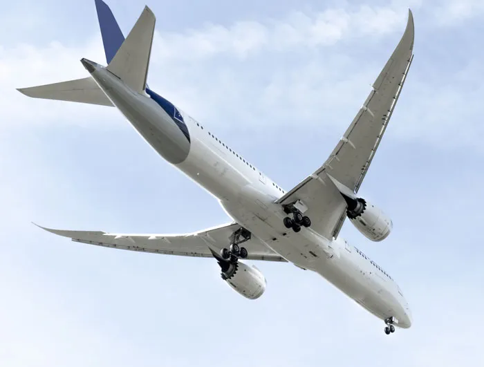 34 Pilots Share The Scariest Moments They Survived While Passengers Stayed Blissfully Unaware