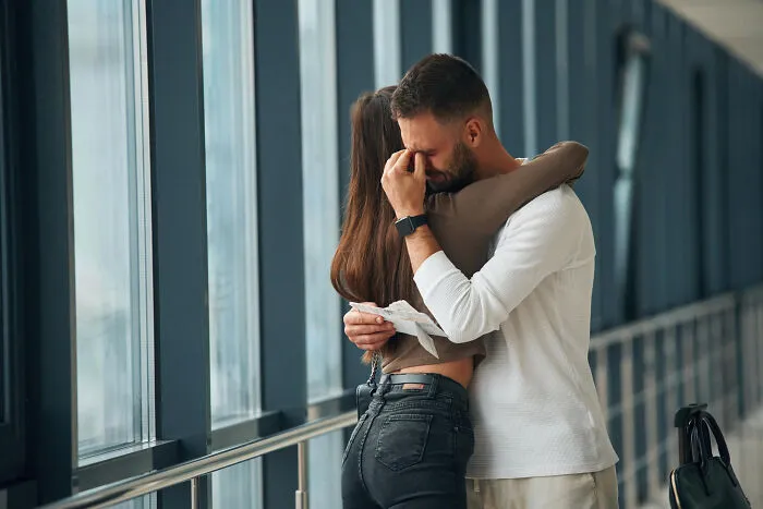 26 Traits That Resurface In Adulthood, Proving Someone Wasn't Loved As A Child