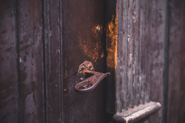“Could Not Wear Camouflage Clothing”: 44 Of The Most Outrageous HOA Rules People Have Endured