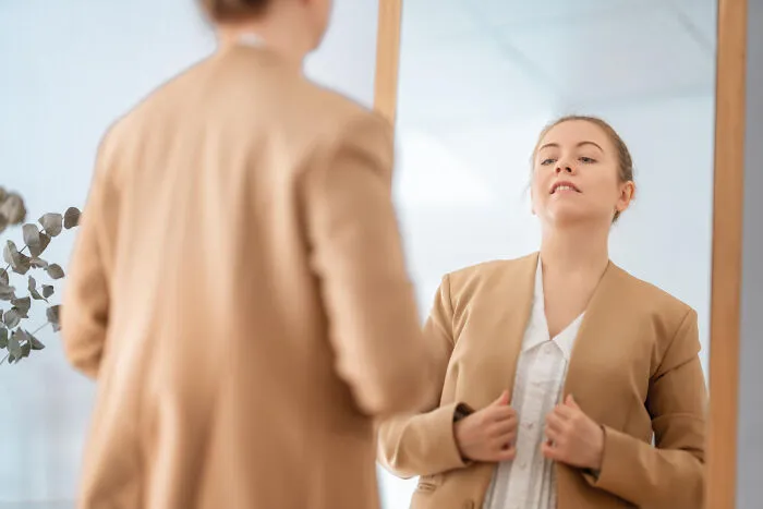26 Traits That Resurface In Adulthood, Proving Someone Wasn't Loved As A Child