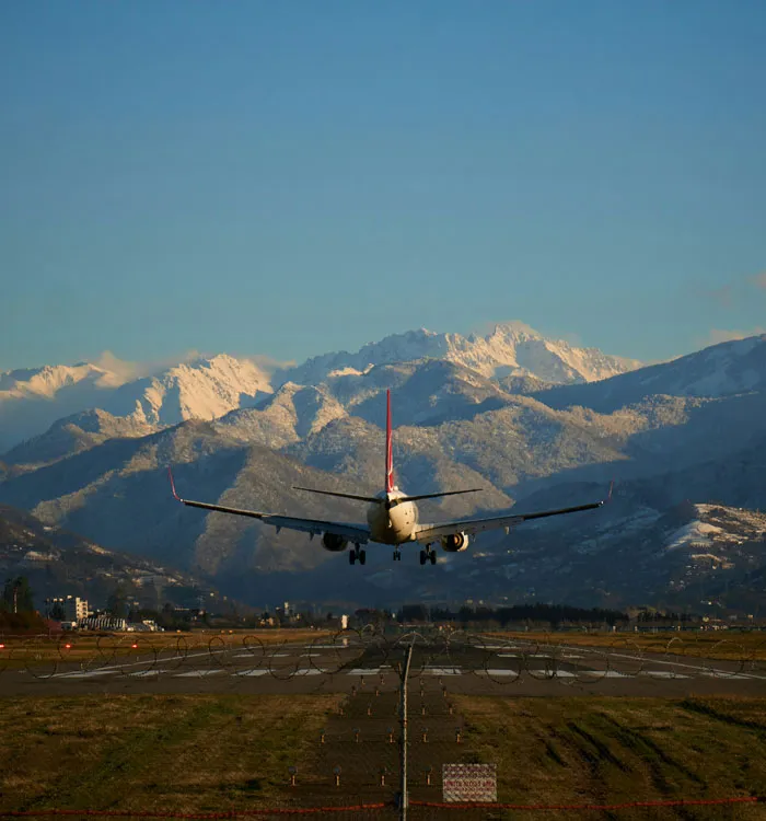 34 Pilots Share The Scariest Moments They Survived While Passengers Stayed Blissfully Unaware