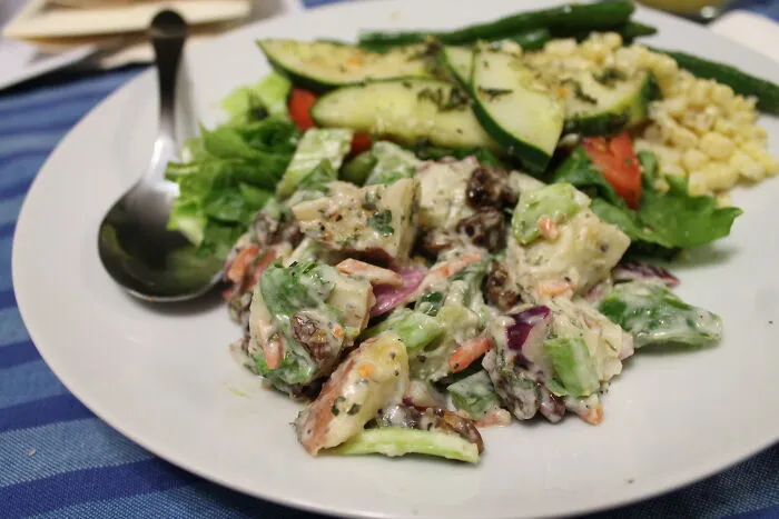35 Thanksgiving Dinners Where The Main Course Was Turkey And The Side Dish Was Pure Drama