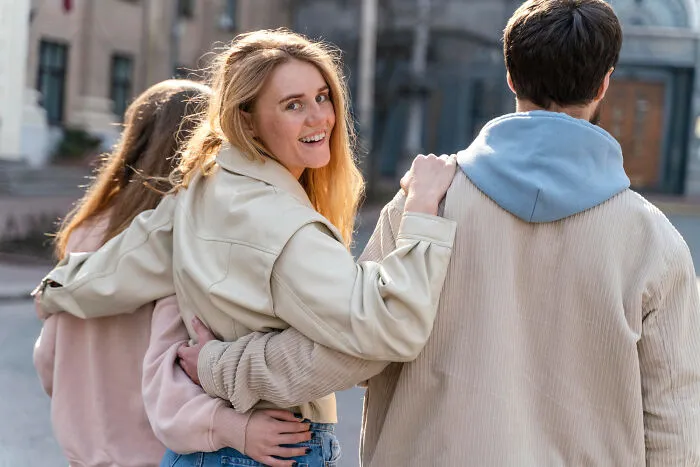 26 Traits That Resurface In Adulthood, Proving Someone Wasn't Loved As A Child