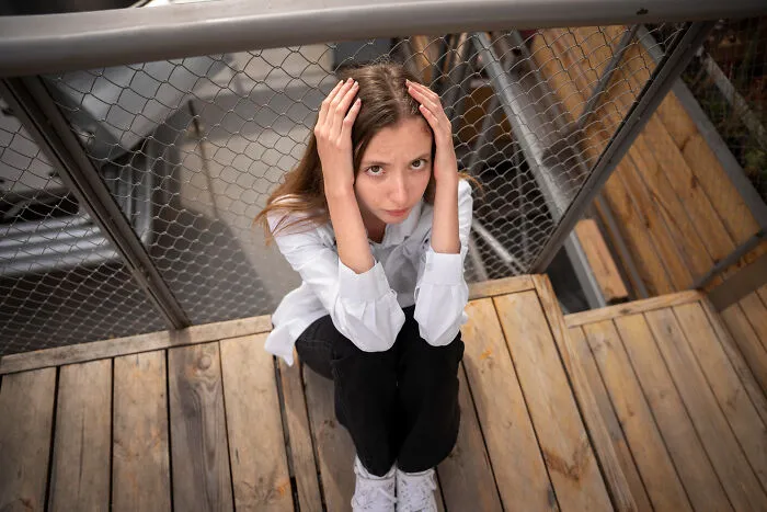 26 Traits That Resurface In Adulthood, Proving Someone Wasn't Loved As A Child