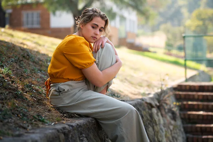 26 Traits That Resurface In Adulthood, Proving Someone Wasn't Loved As A Child