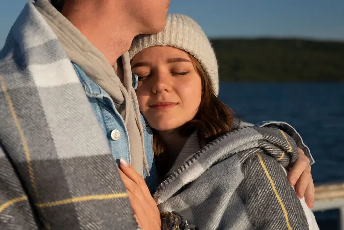 26 Traits That Resurface In Adulthood, Proving Someone Wasn't Loved As A Child