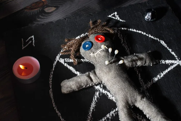 “It May Be The Single Worst Thing I’ve Ever Seen”: 50 Urban Explorers Share Their Creepiest Finds