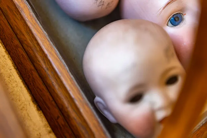 “It May Be The Single Worst Thing I’ve Ever Seen”: 50 Urban Explorers Share Their Creepiest Finds
