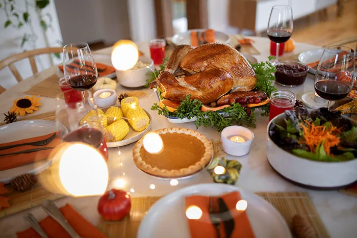 “Don’t Touch My TV”: 44 Thanksgiving Hosts Call Out Behaviors They Can’t Stand From Their Guests