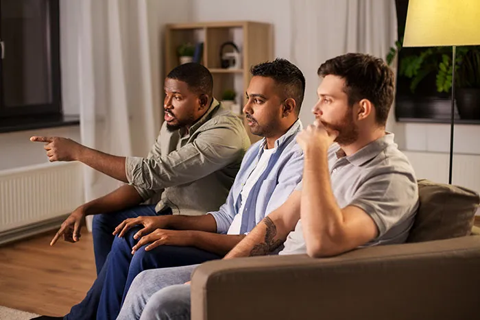 “Don’t Touch My TV”: 44 Thanksgiving Hosts Call Out Behaviors They Can’t Stand From Their Guests