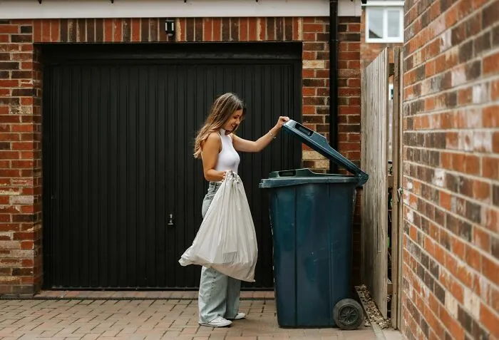 29 Disturbing Things Trash Collectors Have Pulled Out Of People’s Bins
