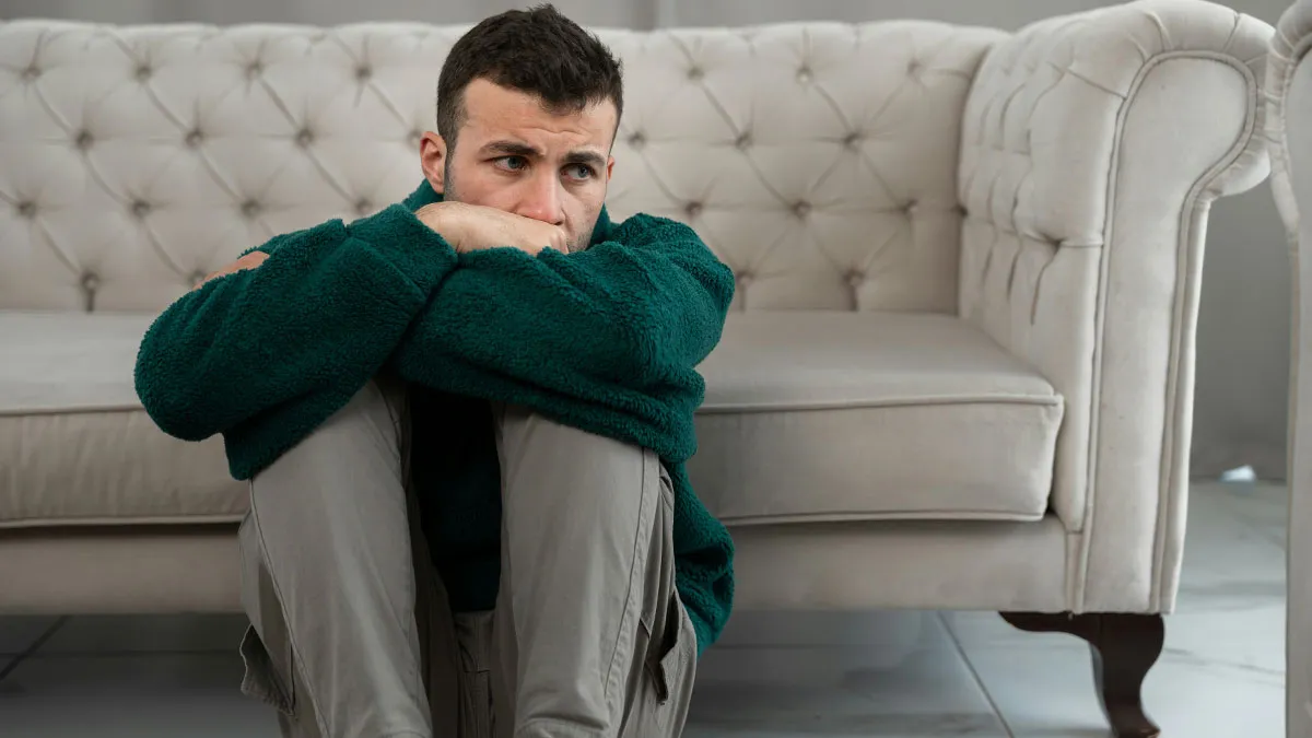 Guy Gives Ultimatum To GF, She Chooses Him But Won't Stop Talking To Affair Partner, He Loses It