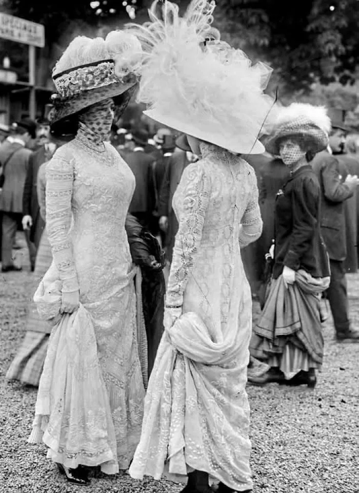 Les Modes, At The Races - 1910