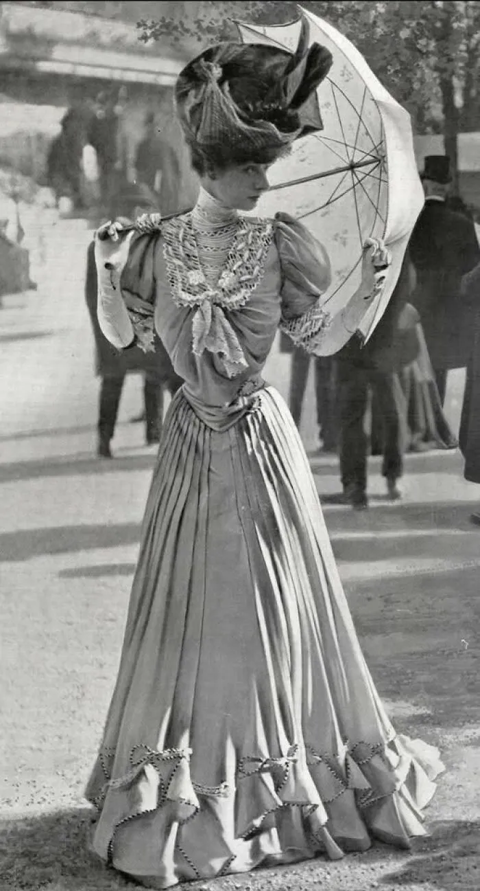 Elegance On The Longchamp Racecourse In 1905. Paris