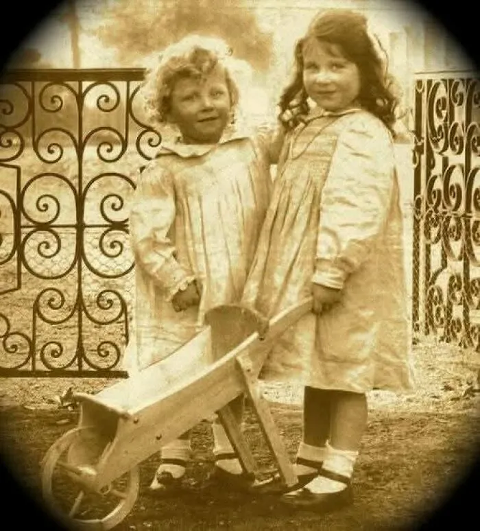 Lady Elizabeth Bowes-Lyon (Queen Elizabeth The Queen Mother) With Her Younger Brother David (1904)