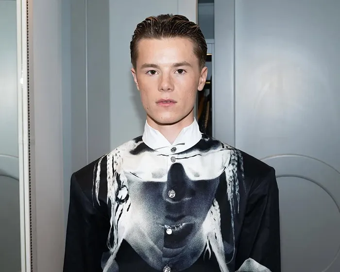 Edvin Ryding as Vitus