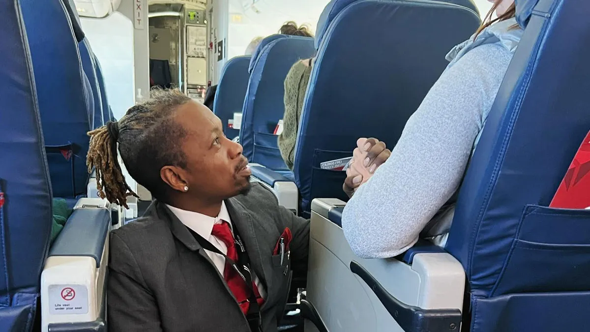 60 Wholesome Moments Between Strangers To Melt Even The Coldest Of Hearts (New Pics)