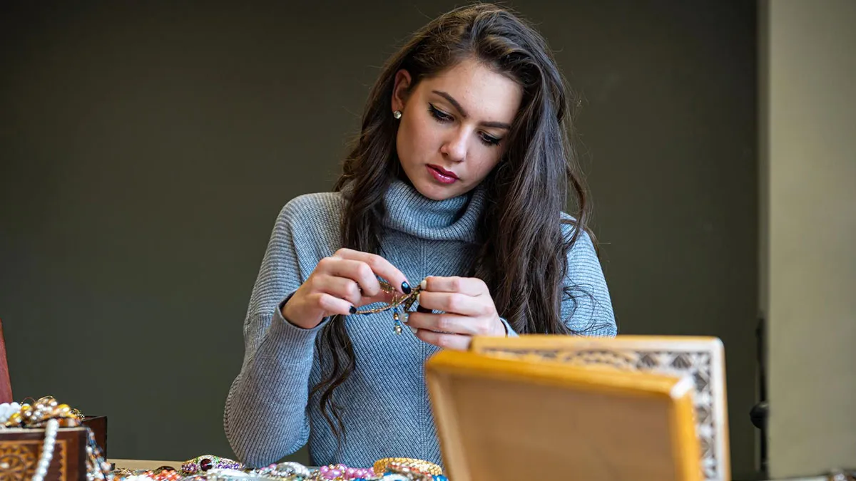 Guy Mad At Wife Who Brings Up Her Etsy Business In Every Conversation, Finally Snaps At Her