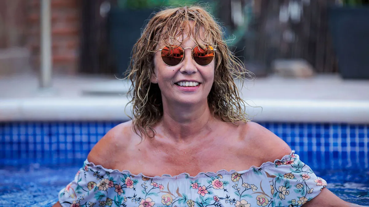 Karen Uses Neighbor’s Pool As Her Own, Brings Him A List Of Rules For Him To Follow