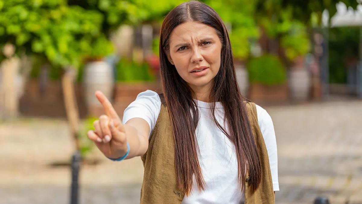 Lady Drops 11YO On Front Porch, Shocked After 11YO's Mom Refuses To Let Daughter Come Around Again